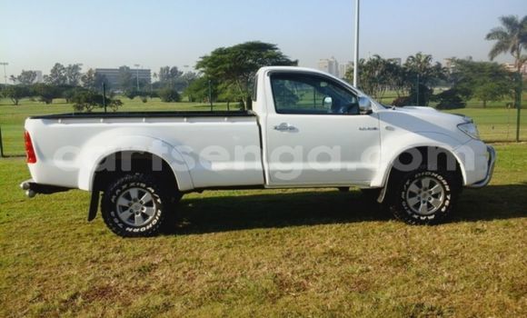 Buy Used Toyota Hilux White Car in Ezulwini in Hhohho Buy Used Toyota Hilux White Car in Ezulwini in Hhohho