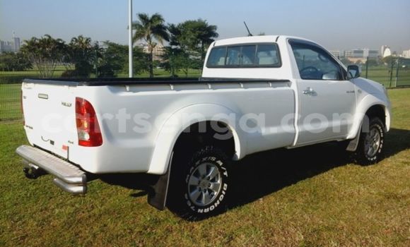 Buy Used Toyota Hilux White Car in Ezulwini in Hhohho Buy Used Toyota Hilux White Car in Ezulwini in Hhohho