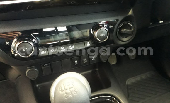 Nunua Ilio tumika Toyota Hilux White Gari ndani ya Bulembu nchini Hhohho Nunua Ilio tumika Toyota Hilux White Gari ndani ya Bulembu nchini Hhohho