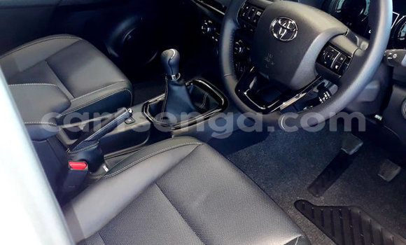 Nunua Ilio tumika Toyota Hilux White Gari ndani ya Bulembu nchini Hhohho Nunua Ilio tumika Toyota Hilux White Gari ndani ya Bulembu nchini Hhohho