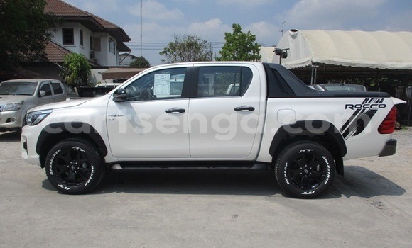 Buy Used Toyota Hilux White Car in Ezulwini in Hhohho Buy Used Toyota Hilux White Car in Ezulwini in Hhohho