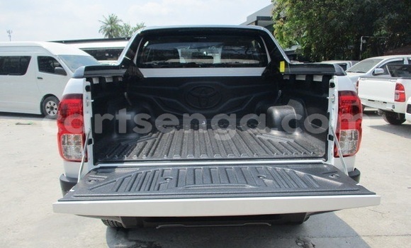 Buy Used Toyota Hilux White Car in Ezulwini in Hhohho Buy Used Toyota Hilux White Car in Ezulwini in Hhohho