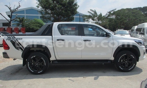 Buy Used Toyota Hilux White Car in Ezulwini in Hhohho Buy Used Toyota Hilux White Car in Ezulwini in Hhohho