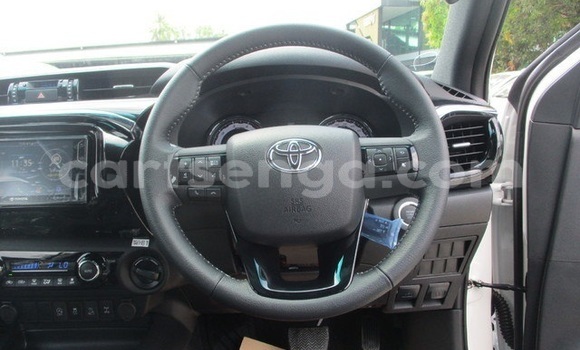 Buy Used Toyota Hilux White Car in Ezulwini in Hhohho Buy Used Toyota Hilux White Car in Ezulwini in Hhohho