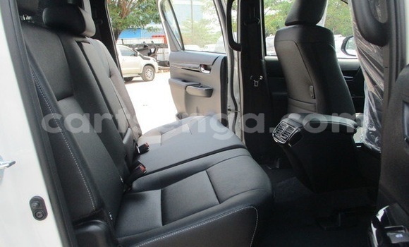 Buy Used Toyota Hilux White Car in Ezulwini in Hhohho Buy Used Toyota Hilux White Car in Ezulwini in Hhohho