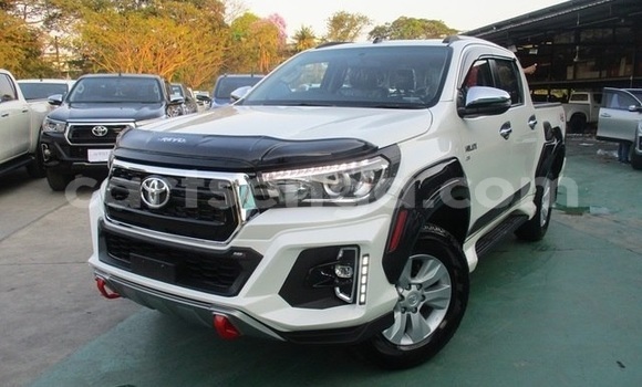 Buy Used Toyota Hilux White Car in Ezulwini in Hhohho Buy Used Toyota Hilux White Car in Ezulwini in Hhohho