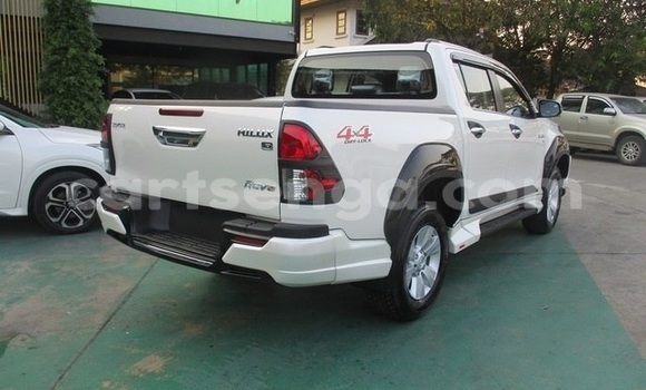 Buy Used Toyota Hilux White Car in Ezulwini in Hhohho Buy Used Toyota Hilux White Car in Ezulwini in Hhohho