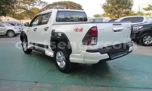 Buy Used Toyota Hilux White Car in Ezulwini in Hhohho Buy Used Toyota Hilux White Car in Ezulwini in Hhohho