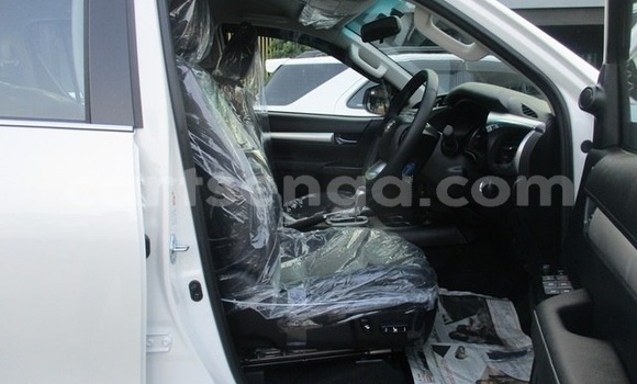 Buy Used Toyota Hilux White Car in Ezulwini in Hhohho Buy Used Toyota Hilux White Car in Ezulwini in Hhohho