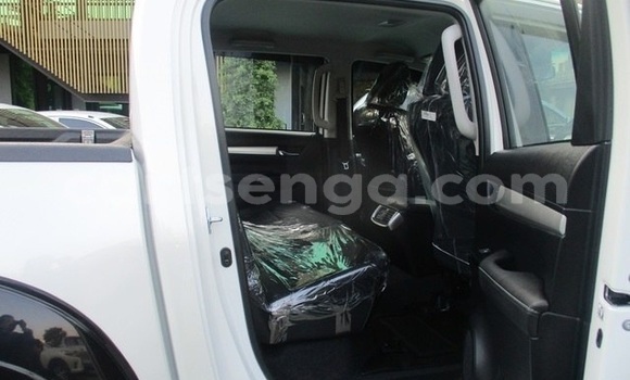 Buy Used Toyota Hilux White Car in Ezulwini in Hhohho Buy Used Toyota Hilux White Car in Ezulwini in Hhohho