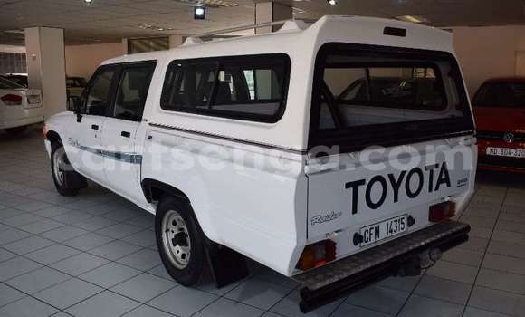 Buy Used Toyota Hilux White Car in Ezulwini in Hhohho Buy Used Toyota Hilux White Car in Ezulwini in Hhohho