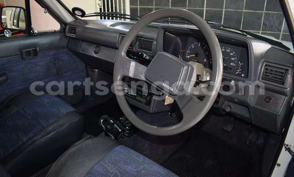 Buy Used Toyota Hilux White Car in Ezulwini in Hhohho Buy Used Toyota Hilux White Car in Ezulwini in Hhohho