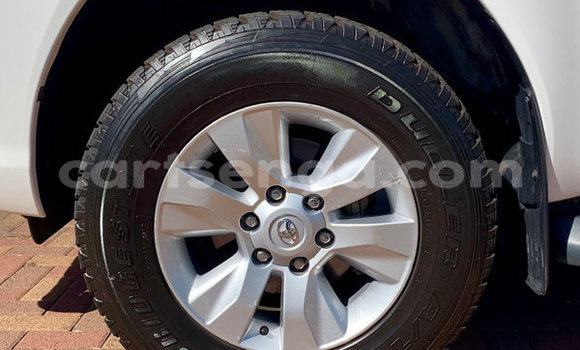 Nunua Ilio tumika Toyota Hilux White Gari ndani ya Ezulwini nchini Hhohho Nunua Ilio tumika Toyota Hilux White Gari ndani ya Ezulwini nchini Hhohho