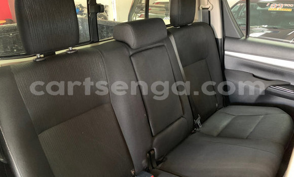 Nunua Ilio tumika Toyota Hilux White Gari ndani ya Ezulwini nchini Hhohho Nunua Ilio tumika Toyota Hilux White Gari ndani ya Ezulwini nchini Hhohho