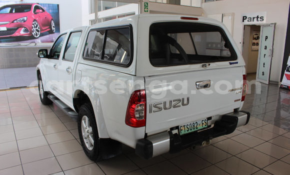 Nunua Ilio tumika Isuzu KB White Gari ndani ya Ezulwini nchini Hhohho Nunua Ilio tumika Isuzu KB White Gari ndani ya Ezulwini nchini Hhohho