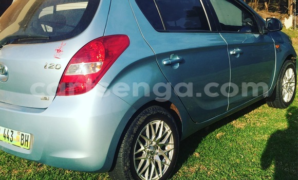 Buy Used Hyundai Accent Blue Car in Nhlangano in Swaziland Buy Used Hyundai Accent Blue Car in Nhlangano in Swaziland