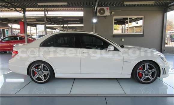 Acheter Occasion Voiture Mercedes‒Benz E-klasse Blanc à Bulembu, Hhohho Acheter Occasion Voiture Mercedes‒Benz E-klasse Blanc à Bulembu, Hhohho