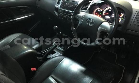 Nunua Ilio tumika Toyota Hilux White Gari ndani ya Ezulwini nchini Hhohho Nunua Ilio tumika Toyota Hilux White Gari ndani ya Ezulwini nchini Hhohho