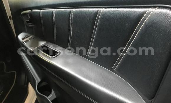 Nunua Ilio tumika Toyota Hilux White Gari ndani ya Ezulwini nchini Hhohho Nunua Ilio tumika Toyota Hilux White Gari ndani ya Ezulwini nchini Hhohho