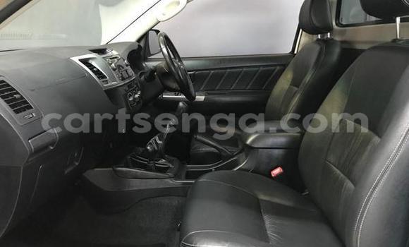 Nunua Ilio tumika Toyota Hilux White Gari ndani ya Ezulwini nchini Hhohho Nunua Ilio tumika Toyota Hilux White Gari ndani ya Ezulwini nchini Hhohho