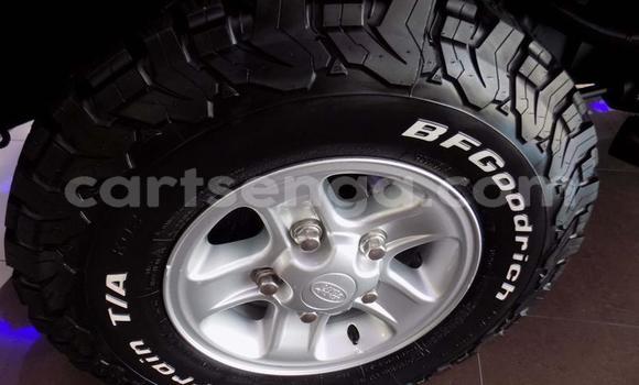 Acheter Occasion Voiture Land Rover Defender Blanc à Bulembu, Hhohho Acheter Occasion Voiture Land Rover Defender Blanc à Bulembu, Hhohho