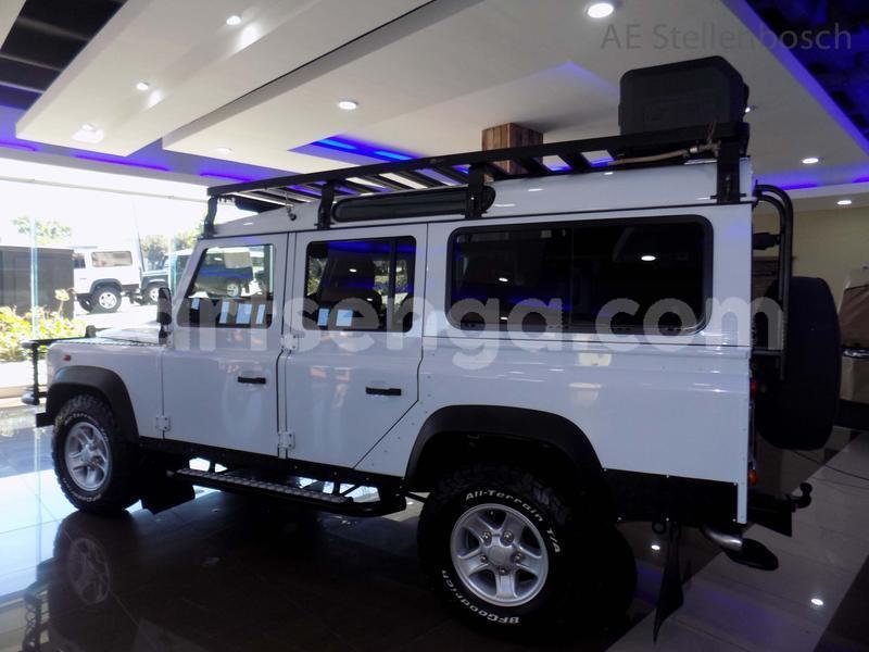 Big with watermark land rover defender hhohho bulembu 10625