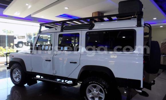Acheter Occasion Voiture Land Rover Defender Blanc à Bulembu, Hhohho Acheter Occasion Voiture Land Rover Defender Blanc à Bulembu, Hhohho