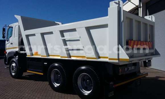 Acheter Occasion Utilitaire Hino 300 Series Blanc à Big Bend, Lubombo District Acheter Occasion Utilitaire Hino 300 Series Blanc à Big Bend, Lubombo District