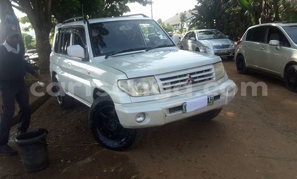 Buy Used Mitsubishi Pajero White Car in Nhlangano in Shiselweni District Buy Used Mitsubishi Pajero White Car in Nhlangano in Shiselweni District