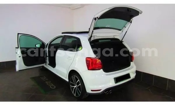 Acheter Occasion Voiture Volkswagen Polo Blanc à Big Bend, Lubombo District Acheter Occasion Voiture Volkswagen Polo Blanc à Big Bend, Lubombo District