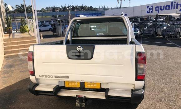 Nunua Ilio tumika Nissan NP 300 White Gari ndani ya Ezulwini nchini Hhohho Nunua Ilio tumika Nissan NP 300 White Gari ndani ya Ezulwini nchini Hhohho