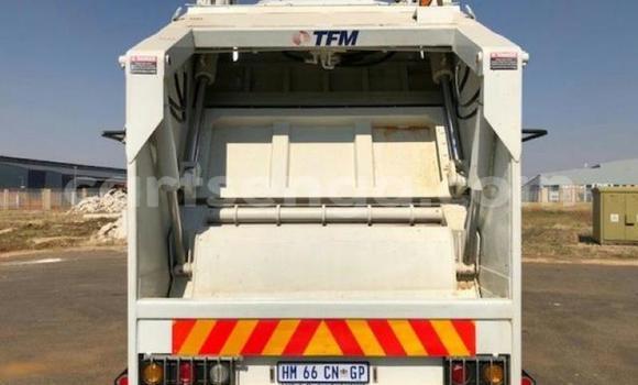 Nunua Ilio tumika Isuzu FTR 850 White Lori ndani ya Mbabane nchini Manzini Nunua Ilio tumika Isuzu FTR 850 White Lori ndani ya Mbabane nchini Manzini