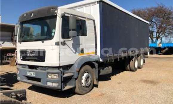 Nunua Ilio tumika Isuzu FTR 850 White Lori ndani ya Mbabane nchini Manzini Nunua Ilio tumika Isuzu FTR 850 White Lori ndani ya Mbabane nchini Manzini