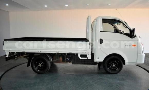 Nunua Ilio tumika Hyundai H200 White Gari ndani ya Ezulwini nchini Hhohho Nunua Ilio tumika Hyundai H200 White Gari ndani ya Ezulwini nchini Hhohho