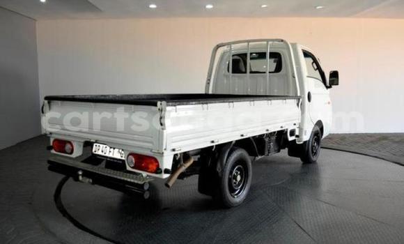 Nunua Ilio tumika Hyundai H200 White Gari ndani ya Ezulwini nchini Hhohho Nunua Ilio tumika Hyundai H200 White Gari ndani ya Ezulwini nchini Hhohho