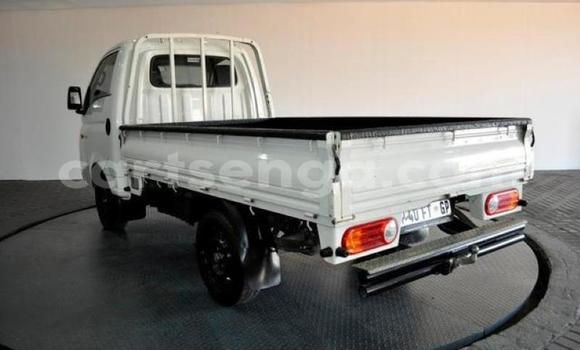 Nunua Ilio tumika Hyundai H200 White Gari ndani ya Ezulwini nchini Hhohho Nunua Ilio tumika Hyundai H200 White Gari ndani ya Ezulwini nchini Hhohho