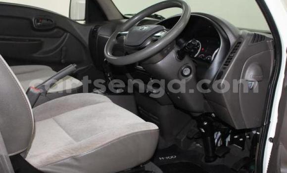 Nunua Ilio tumika Hyundai H200 White Gari ndani ya Ezulwini nchini Hhohho Nunua Ilio tumika Hyundai H200 White Gari ndani ya Ezulwini nchini Hhohho