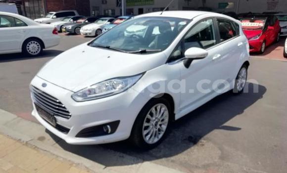 Acheter Occasion Voiture Ford Fiesta ST Blanc à Bulembu, Hhohho Acheter Occasion Voiture Ford Fiesta ST Blanc à Bulembu, Hhohho