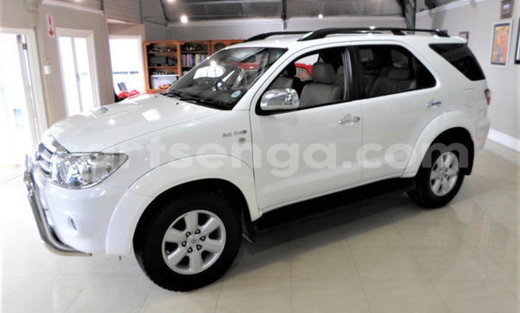 Acheter Occasion Voiture Toyota Fortuner Blanc à Ezulwini, Hhohho Acheter Occasion Voiture Toyota Fortuner Blanc à Ezulwini, Hhohho