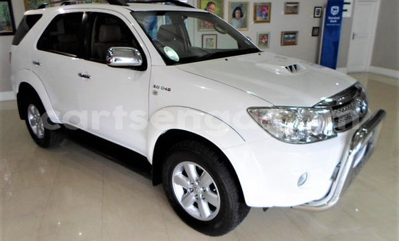 Acheter Occasion Voiture Toyota Fortuner Blanc à Ezulwini, Hhohho Acheter Occasion Voiture Toyota Fortuner Blanc à Ezulwini, Hhohho