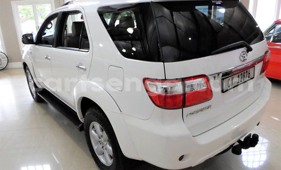 Acheter Occasion Voiture Toyota Fortuner Blanc à Ezulwini, Hhohho Acheter Occasion Voiture Toyota Fortuner Blanc à Ezulwini, Hhohho