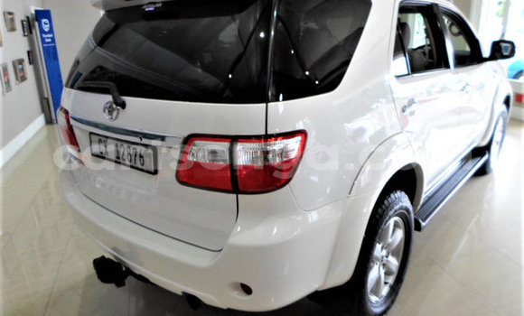 Acheter Occasion Voiture Toyota Fortuner Blanc à Ezulwini, Hhohho Acheter Occasion Voiture Toyota Fortuner Blanc à Ezulwini, Hhohho
