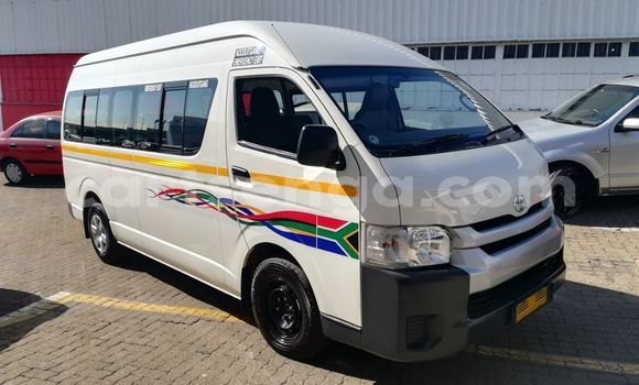 Nunua Ilio tumika Toyota Avanza White Gari ndani ya Ezulwini nchini Hhohho Nunua Ilio tumika Toyota Avanza White Gari ndani ya Ezulwini nchini Hhohho