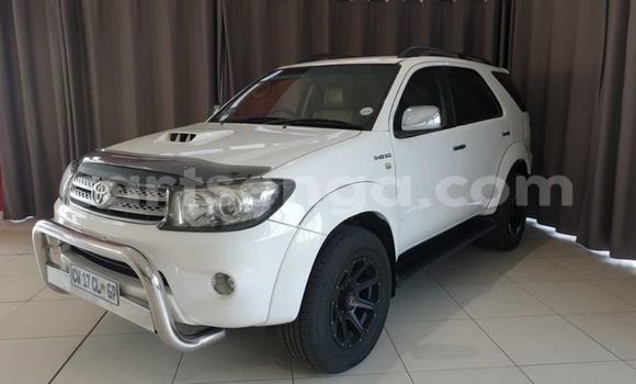 Buy Used Toyota Fortuner White Car in Ezulwini in Hhohho Buy Used Toyota Fortuner White Car in Ezulwini in Hhohho