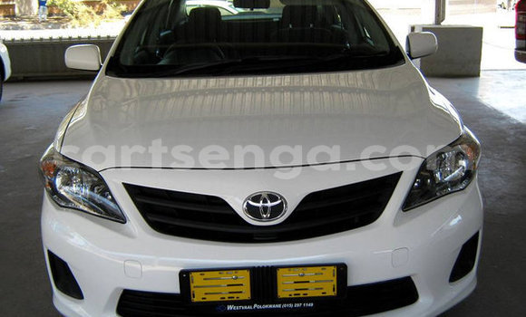 Nunua Ilio tumika Toyota Hilux White Gari ndani ya Ezulwini nchini Hhohho Nunua Ilio tumika Toyota Hilux White Gari ndani ya Ezulwini nchini Hhohho