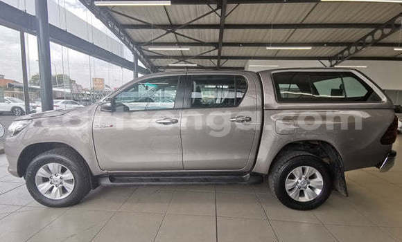 Nunua Ilio tumika Toyota Hilux Silver Gari ndani ya Bulembu nchini Hhohho Nunua Ilio tumika Toyota Hilux Silver Gari ndani ya Bulembu nchini Hhohho