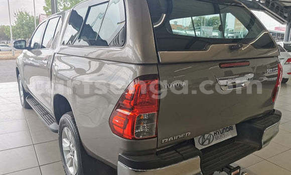 Nunua Ilio tumika Toyota Hilux Silver Gari ndani ya Bulembu nchini Hhohho Nunua Ilio tumika Toyota Hilux Silver Gari ndani ya Bulembu nchini Hhohho
