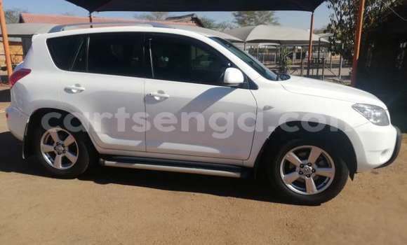 Nunua Ilio tumika Toyota RAV4 White Gari ndani ya Ezulwini nchini Hhohho Nunua Ilio tumika Toyota RAV4 White Gari ndani ya Ezulwini nchini Hhohho
