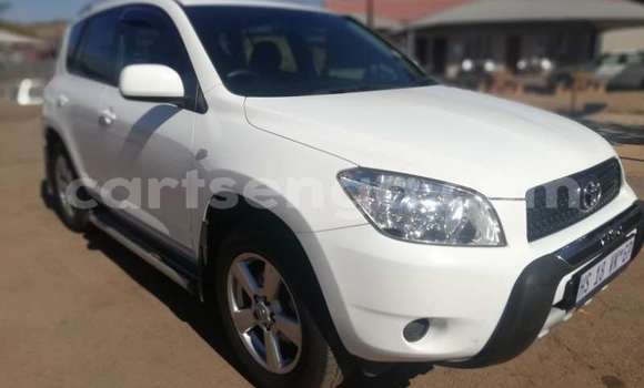 Nunua Ilio tumika Toyota RAV4 White Gari ndani ya Ezulwini nchini Hhohho Nunua Ilio tumika Toyota RAV4 White Gari ndani ya Ezulwini nchini Hhohho