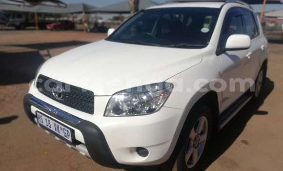 Nunua Ilio tumika Toyota RAV4 White Gari ndani ya Ezulwini nchini Hhohho Nunua Ilio tumika Toyota RAV4 White Gari ndani ya Ezulwini nchini Hhohho